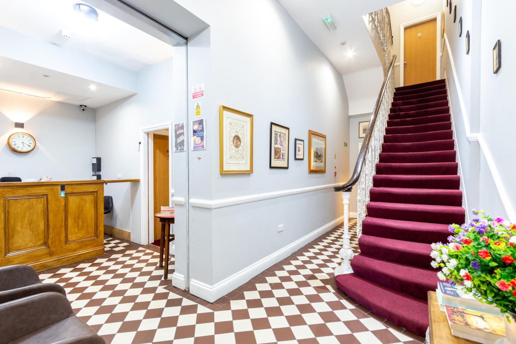 Coronation Hotel Лондон Экстерьер фото