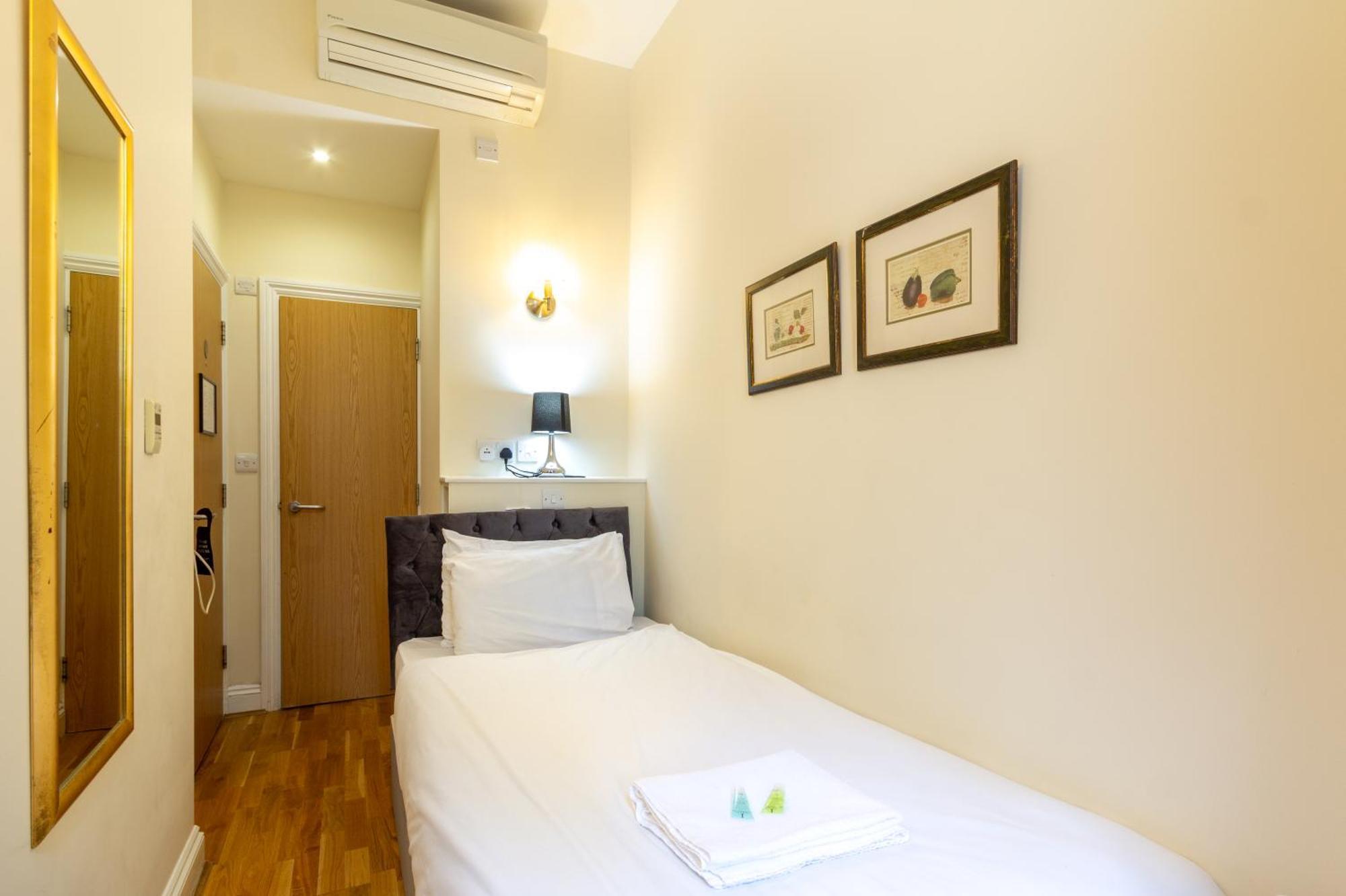 Coronation Hotel Лондон Экстерьер фото