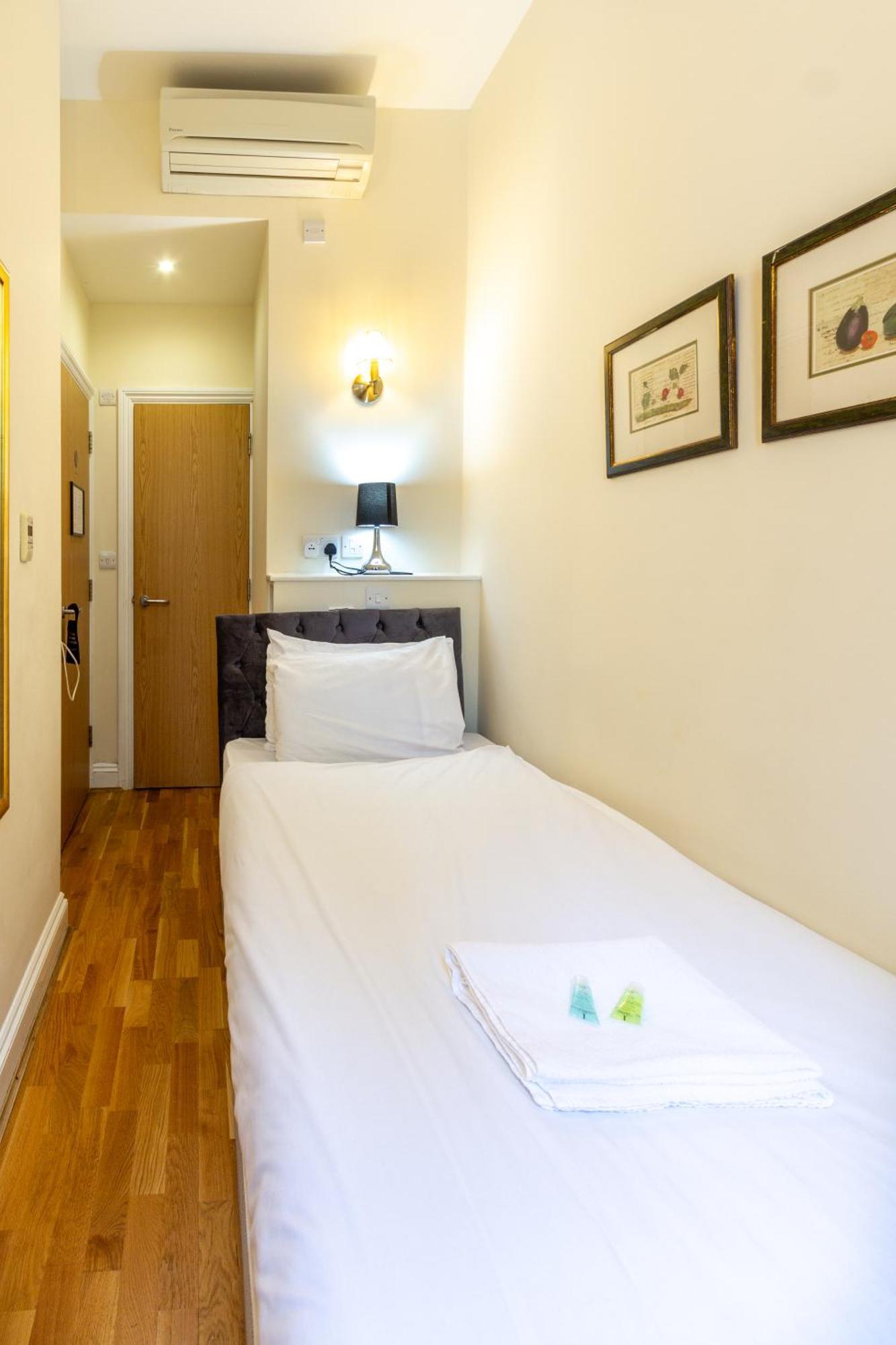 Coronation Hotel Лондон Экстерьер фото