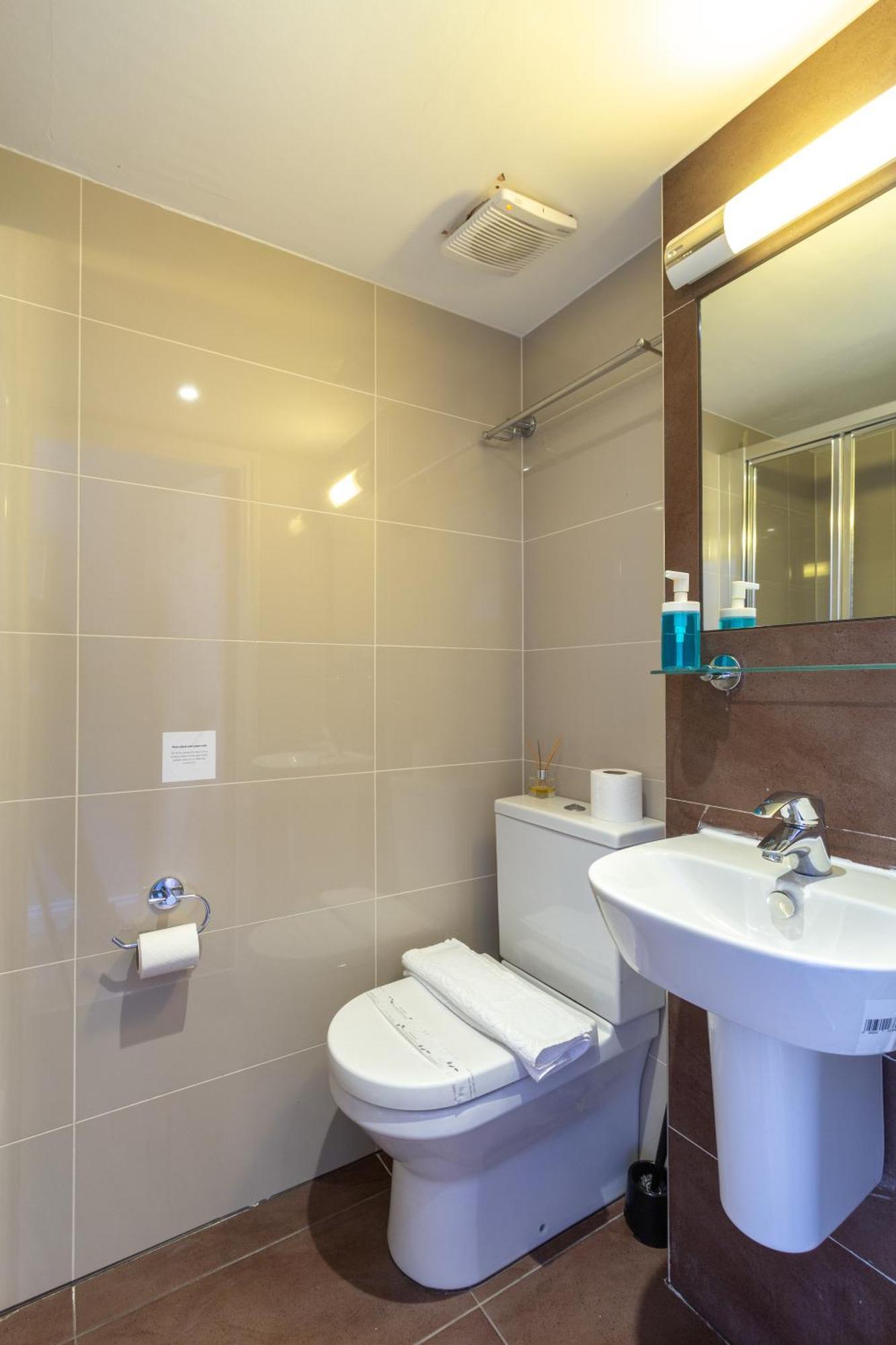 Coronation Hotel Лондон Экстерьер фото