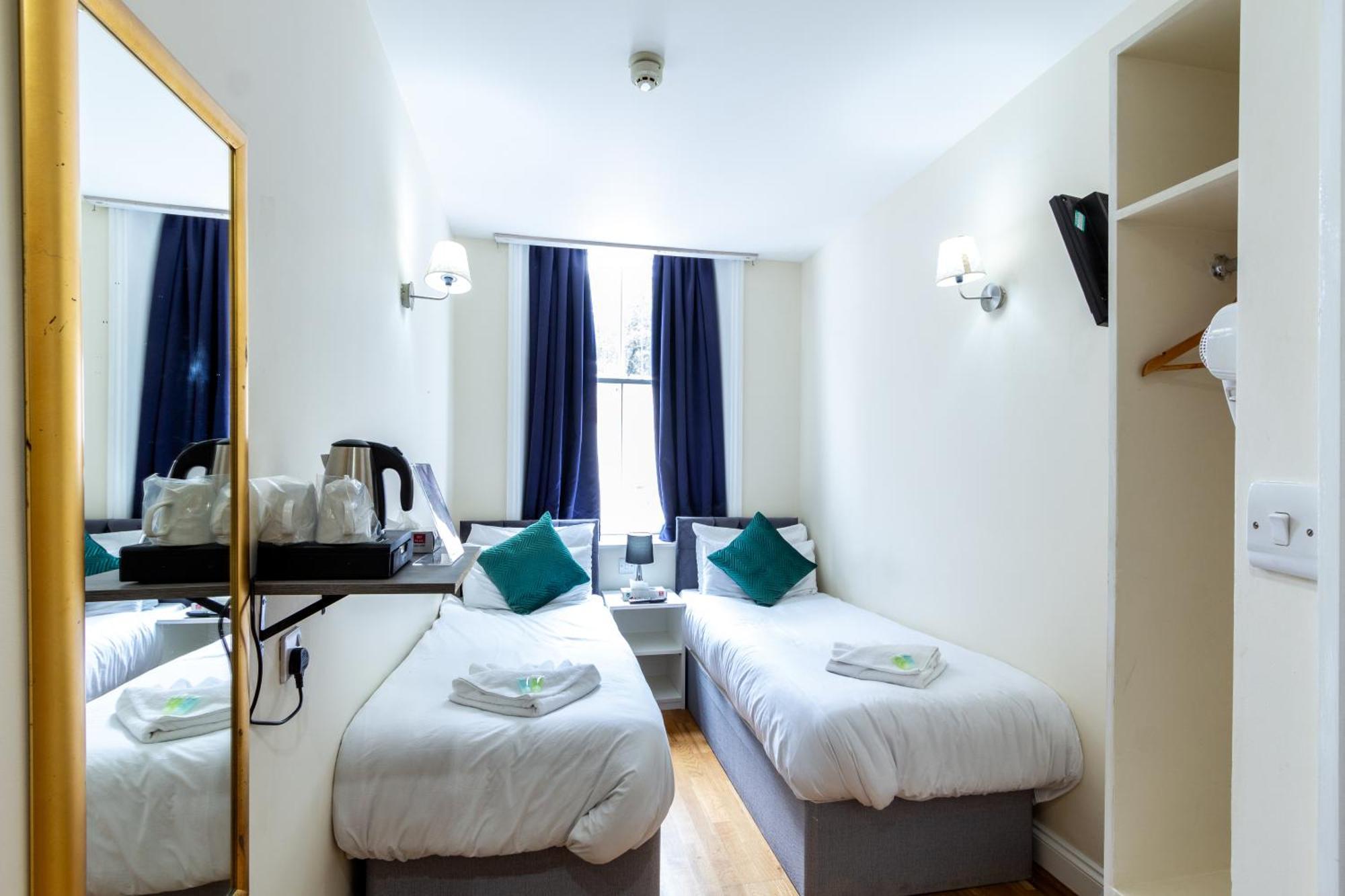 Coronation Hotel Лондон Экстерьер фото
